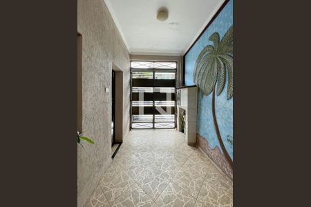 Casa à venda com 247m², 3 quartos e 4 vagas Casa à venda com 247m², 3 quartos e 4 vagasEntrada