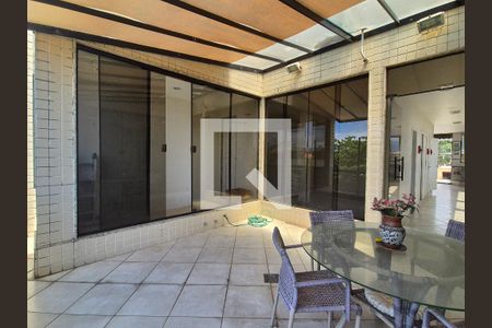 Apartamento à venda com 319m², 4 quartos e 3 vagas Apartamento à venda com 319m², 4 quartos e 3 vagasÁrea Externa