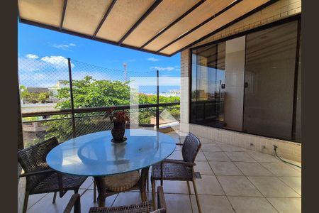 Apartamento à venda com 319m², 4 quartos e 3 vagas Apartamento à venda com 319m², 4 quartos e 3 vagasÁrea Externa