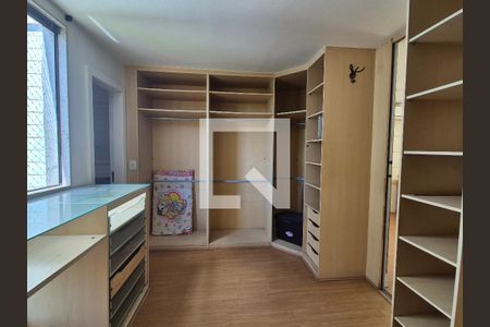 Apartamento à venda com 319m², 4 quartos e 3 vagas Apartamento à venda com 319m², 4 quartos e 3 vagasCloset do quarto