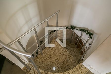 Apartamento à venda com 167m², 4 quartos e 3 vagas Apartamento à venda com 167m², 4 quartos e 3 vagasSala da Cobertura - Escada
