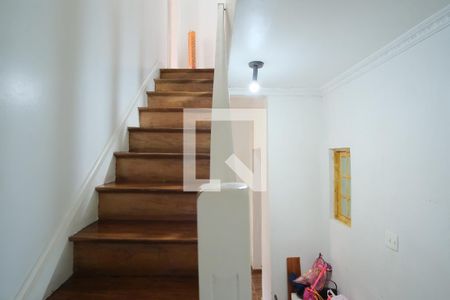 Casa de condomínio à venda com 148m², 3 quartos e 1 vagaEscada