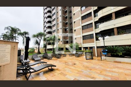 Apartamento à venda com 210m², 3 quartos e 2 vagas Apartamento à venda com 210m², 3 quartos e 2 vagasÁrea comum - Piscina