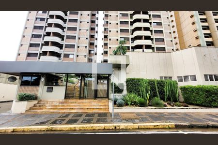 Apartamento à venda com 210m², 3 quartos e 2 vagas Apartamento à venda com 210m², 3 quartos e 2 vagasFachada