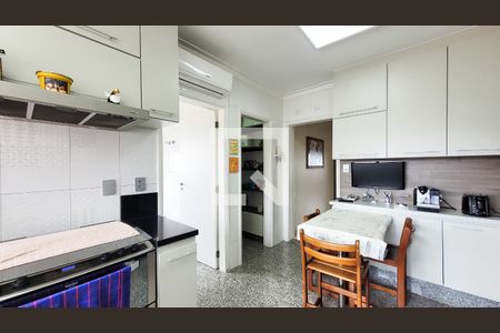 Apartamento à venda com 210m², 3 quartos e 2 vagas Apartamento à venda com 210m², 3 quartos e 2 vagasCozinha