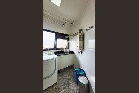 Apartamento à venda com 210m², 3 quartos e 2 vagas Apartamento à venda com 210m², 3 quartos e 2 vagasLavanderia