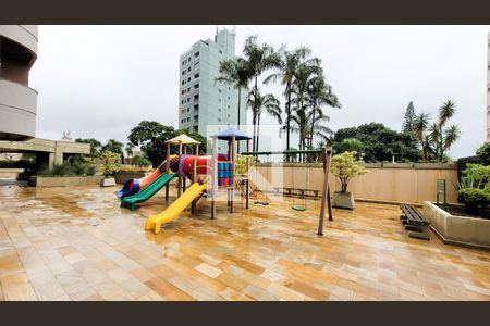 Apartamento à venda com 210m², 3 quartos e 2 vagas Apartamento à venda com 210m², 3 quartos e 2 vagasÁrea comum - Playground