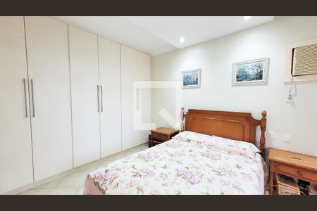Apartamento à venda com 210m², 3 quartos e 2 vagas Apartamento à venda com 210m², 3 quartos e 2 vagasSuíte