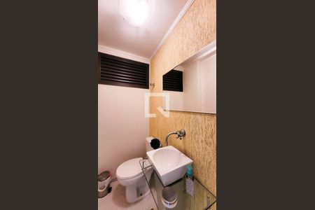 Apartamento à venda com 210m², 3 quartos e 2 vagas Apartamento à venda com 210m², 3 quartos e 2 vagasLavabo