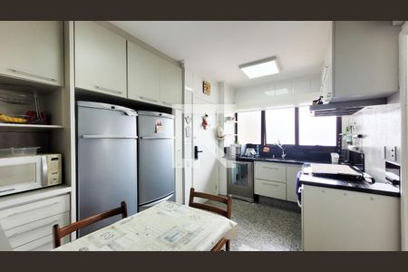 Apartamento à venda com 210m², 3 quartos e 2 vagas Apartamento à venda com 210m², 3 quartos e 2 vagasCozinha
