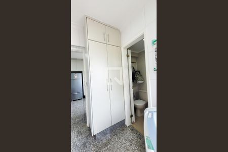 Apartamento à venda com 210m², 3 quartos e 2 vagas Apartamento à venda com 210m², 3 quartos e 2 vagasLavanderia
