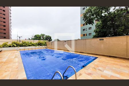 Apartamento à venda com 210m², 3 quartos e 2 vagas Apartamento à venda com 210m², 3 quartos e 2 vagasÁrea comum - Piscina