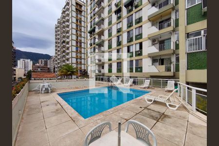 Apartamento à venda com 91m², 3 quartos e 2 vagas Apartamento à venda com 91m², 3 quartos e 2 vagasÁrea comum - Piscina