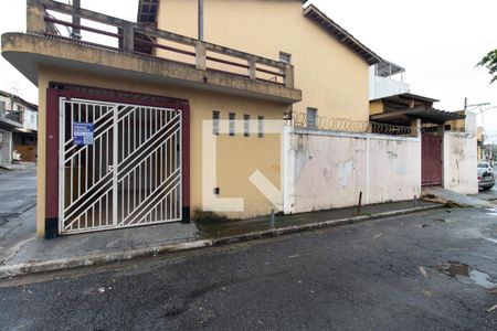 Casa à venda com 150m², 2 quartos e 2 vagas Casa à venda com 150m², 2 quartos e 2 vagasFachada