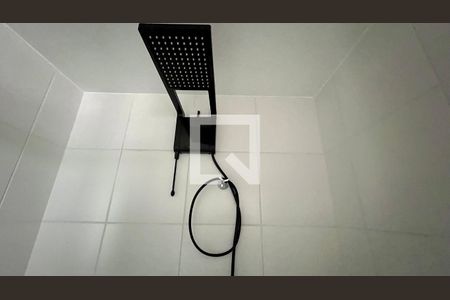 Banheiro de kitnet/studio para alugar com 1 quarto, 24m² em Pinheiros, São Paulo