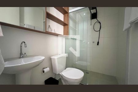 Banheiro de kitnet/studio para alugar com 1 quarto, 24m² em Pinheiros, São Paulo
