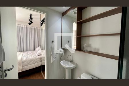Banheiro de kitnet/studio para alugar com 1 quarto, 24m² em Pinheiros, São Paulo