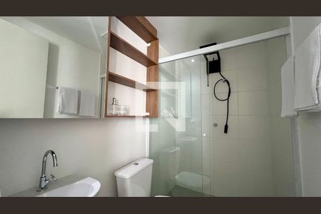 Banheiro de kitnet/studio para alugar com 1 quarto, 24m² em Pinheiros, São Paulo