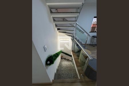 Casa à venda com 293m², 3 quartos e 2 vagasEscada