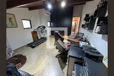 Casa à venda com 293m², 3 quartos e 2 vagasEscritório