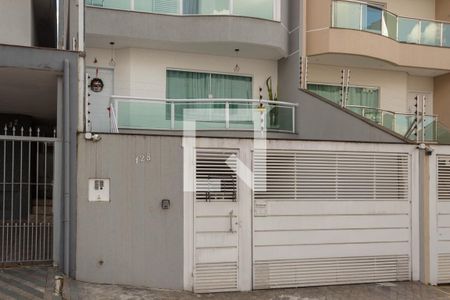 Casa à venda com 256m², 3 quartos e 7 vagas Casa à venda com 256m², 3 quartos e 7 vagasFachada