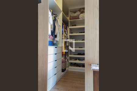 Casa à venda com 256m², 3 quartos e 7 vagas Casa à venda com 256m², 3 quartos e 7 vagasCloset da Suíte 1