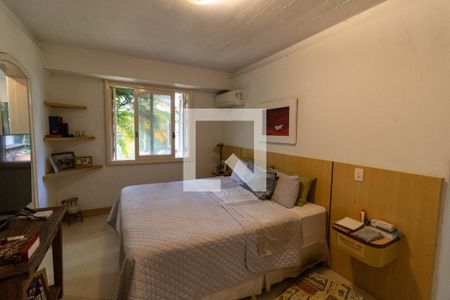 Casa à venda com 430m², 3 quartos e 4 vagas Casa à venda com 430m², 3 quartos e 4 vagasSuíte