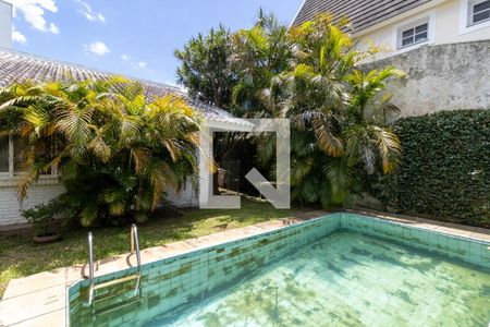 Casa à venda com 430m², 3 quartos e 4 vagas Casa à venda com 430m², 3 quartos e 4 vagasQuintal