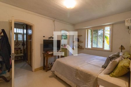 Casa à venda com 430m², 3 quartos e 4 vagas Casa à venda com 430m², 3 quartos e 4 vagasSuíte