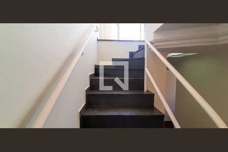 Apartamento à venda com 186m², 3 quartos e 3 vagasEscada