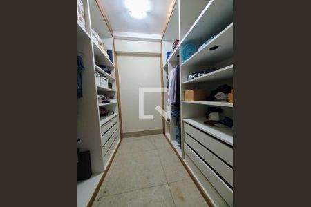 Apartamento à venda com 223m², 4 quartos e 3 vagasQuarto