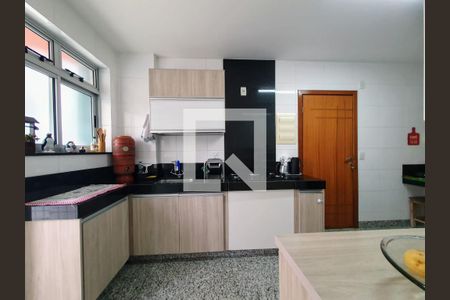 Apartamento à venda com 223m², 4 quartos e 3 vagasCozinha