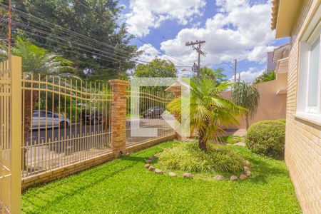 Casa à venda com 270m², 5 quartos e 3 vagas Casa à venda com 270m², 5 quartos e 3 vagasFachada