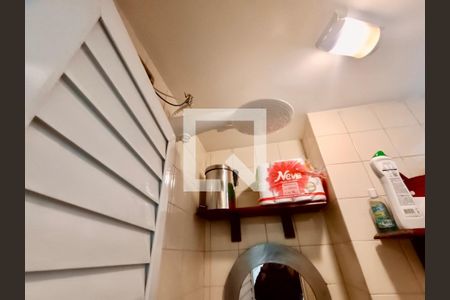 Apartamento à venda com 120m², 3 quartos e sem vagaBanheiro serviço 
