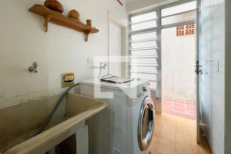 Casa à venda com 300m², 4 quartos e 2 vagas Casa à venda com 300m², 4 quartos e 2 vagasÁrea de Serviço