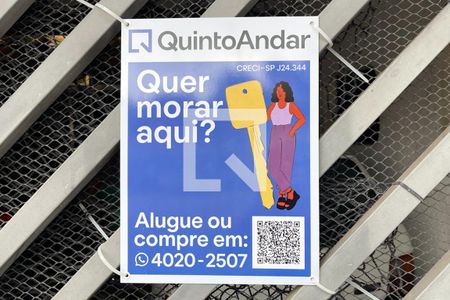 Casa à venda com 300m², 4 quartos e 2 vagas Casa à venda com 300m², 4 quartos e 2 vagasFachada