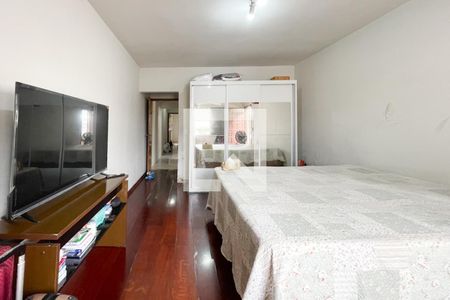 Casa à venda com 300m², 4 quartos e 2 vagas Casa à venda com 300m², 4 quartos e 2 vagasSuíte