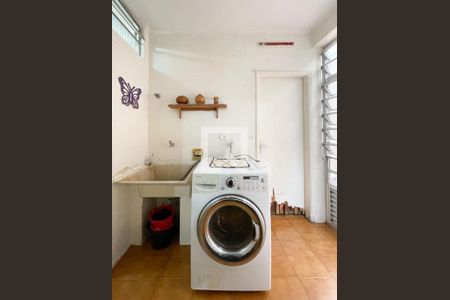 Casa à venda com 300m², 4 quartos e 2 vagas Casa à venda com 300m², 4 quartos e 2 vagasÁrea de Serviço