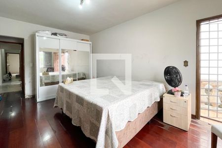 Casa à venda com 300m², 4 quartos e 2 vagas Casa à venda com 300m², 4 quartos e 2 vagasSuíte