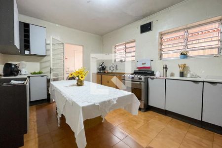 Casa à venda com 300m², 4 quartos e 2 vagas Casa à venda com 300m², 4 quartos e 2 vagasCozinha
