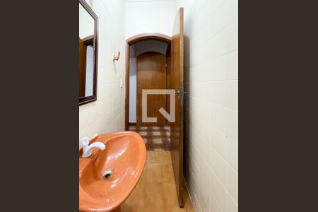 Casa à venda com 300m², 4 quartos e 2 vagas Casa à venda com 300m², 4 quartos e 2 vagasLavabo