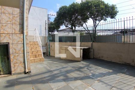 Casa à venda com 250m², 4 quartos e 1 vaga Casa à venda com 250m², 4 quartos e 1 vagaQuintal