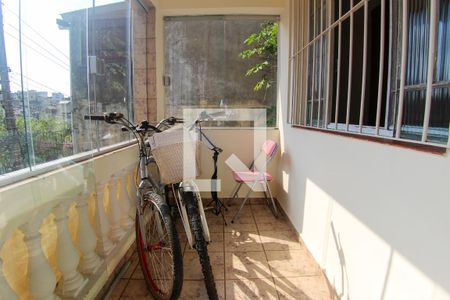 Casa à venda com 250m², 4 quartos e 1 vaga Casa à venda com 250m², 4 quartos e 1 vagaSacada