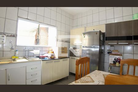 Casa à venda com 250m², 4 quartos e 1 vaga Casa à venda com 250m², 4 quartos e 1 vagaCozinha