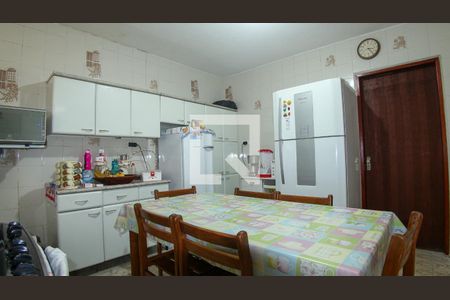 Casa à venda com 250m², 4 quartos e 1 vaga Casa à venda com 250m², 4 quartos e 1 vagaCozinha