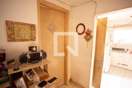 Casa à venda com 200m², 4 quartos e 2 vagas Casa à venda com 200m², 4 quartos e 2 vagasCASA DOS FUNDOS