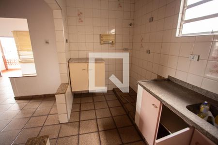 Casa à venda com 200m², 4 quartos e 2 vagas Casa à venda com 200m², 4 quartos e 2 vagasCOZINHA