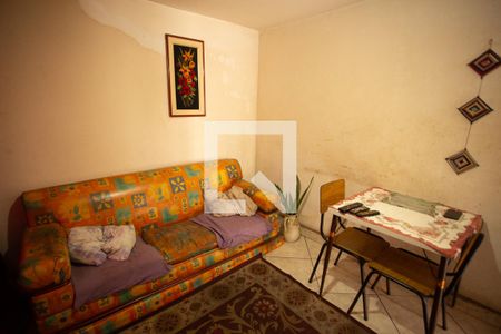 Casa à venda com 200m², 4 quartos e 2 vagas Casa à venda com 200m², 4 quartos e 2 vagasCASA DOS FUNDOS