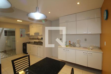 Casa à venda com 396m², 9 quartos e 4 vagasCozinha 1