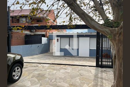 Casa à venda com 140m², 3 quartos e 4 vagas Casa à venda com 140m², 3 quartos e 4 vagasFachada